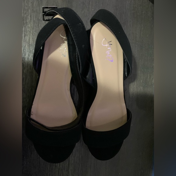 Beautiful,Black Y•not? Heels - Picture 2 of 5